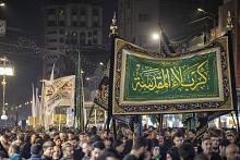 موكب أهالي كربلاء يحيي ذكرى شهادة الإمام الجواد (عليه السلام) في الكاظمية