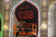 قسم رعاية الصحن يشرع برفع معالم الحزن عن مرقد أبي الفضل العباس (عليه السلام)