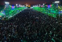 بالصور.. حشود المؤمنين تُحيي ليلة النصف من شعبان عند المرقدَينِ الطاهرين