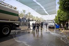قسم الشؤون الخدمية ينفذ حملة لغسل الشوارع المحيطة بالعتبة العباسية المقدسة وتنظيفها