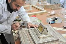 بعد أن هُدّد بالاندثار: فنّيو متحف الكفيل يساهمون في المحافظة على فنّ الأرابيسك وإعادته الى الواجهة