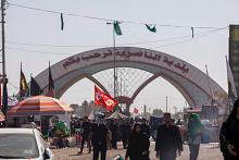 الطريق إلى الجنة.. حشود الزائرين المتوجهين صوب كربلاء تصل إلى مركز مدينة الناصرية