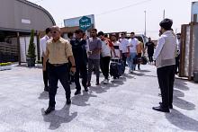 وصول المشاركين في الحفل المركزي لتخرج طلبة الجامعات إلى مجمّع أبي الفضل العبّاس (عليه السلام)