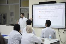 كلية الصيدلة في جامعة العميد: نعمل على إعداد طلبة قادرين على الدخول في المجالات الصناعية ومراكز الأبحاث