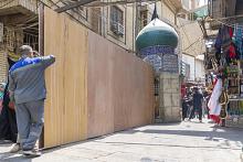 قسم الصناعات والحرف الفنية يباشر بنصب قواطع خشبية لتنظيم سير الزائرين في زيارة الأربعين