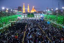 بالصّور: في ثاني ليلة جمعةٍ من شهر رمضان.. مرقد أبي الفضل العبّاس (عليه السلام) وما حوله يتحوّل الى باحةٍ روحيّة وعباديّة