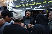 عبر موكبها الخدمي.. ملاكات قسم الشؤون الدينية تقدم خدماتها لزائري الأربعين