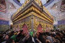 بالصور.. ملامح الحزن تخيّم على أرجاء العتبة العباسية بذكرى شهادة الإمام الكاظم (عليه السلام)
