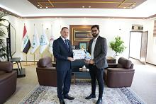 جامعة الكفيل تكرّم الفائز بجائزة الابتكار في مهرجان التصوير الفوتوغرافي الجامعي