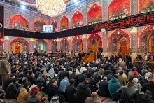 جموع الزائرين تشارك بقراءة دعاء كميل عند مرقد أبي الفضل العباس (عليه السلام)