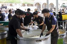 تزامنًا مع عيد الأضحى.. قسم المضيف يقدم 30 ألف وجبة طعام للزائرين