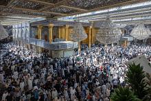 بالصور.. جموع المؤمنين تحيي يوم عرفة في كربلاء