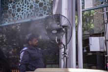 قسم الصيانة الهندسية يباشر بأعمال الإدامة لمراوح الرذاذ في شارع الجمهورية