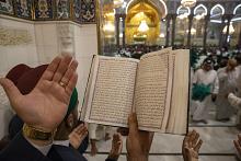  العتبة العباسية تؤدي الزيارة بالإنابة لأكثر من (120) ألف زائر في يوم عرفة وعيد الاضحى