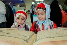فعاليات قرآنية ودينية متنوعة يشهدها جناح المجمع العلمي في معرض طهران