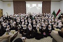 مركزُ الثقافة الأسريّة يتوّج مجموعةً من الفتيات اللاتي بلغن سنّ التكليف الشرعيّ
