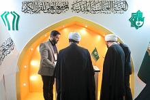 بتنظيمه وفعالياته.. جناح المجمع العلمي في معرض طهران يلفت أنظار الزائرين