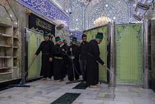 العتبة العباسية المقدسة تجري أعمال غسل حرم مرقد أبي الفضل العباس (عليه السلام)