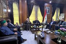 وفد العتبة العباسية يبحث مع محافظ اللاذقية تكثيف الجهود الإغاثية لضحايا الزلزال