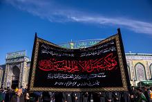 موكب عزاء خدمة العتبتين المقدستين يحيي ذكرى شهادة الإمام الكاظم (عليه السلام)