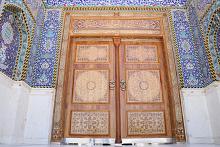 قسم صناعة شبابيك الأضرحة ينتهي من أعمال تجديد أحد أبواب مرقد السيد محمد (عليه السلام) بقضاء بلد