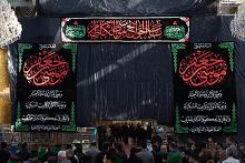 العتبة العباسية المقدسة تنشر لافتات السواد بذكرى شهادة الإمام الكاظم (عليه السلام)