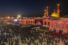 جموع غفيرة من الزائرين تحيي ليلة العاشر من المحرّم في كربلاء