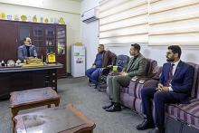قسم العلاقات العامة يباشر بتوزيع دعوات المشاركة الخاصة بمسابقة فن الخطابة بنسختها الثامنة