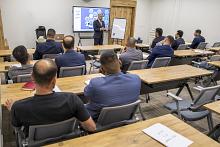 قسم التطوير يقيم دورة عن الذكاء الانفعالي وأهميته في الإدارة لملاكات العتبة العسكرية المقدسة