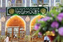 العتبة العباسية تتزيّن بمظاهر الفرح وأكاليل الورود بذكرى ولادة الإمام الرضا (عليه السلام)