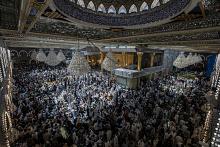 بالصور.. حشود المؤمنين تحيي يوم عرفة في كربلاء