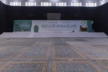 مركز الكفيل ينهي أعمال تثبيت بوسترات حفل بنات الكفيل في مجمع أبي الفضل العباس (عليه السلام)