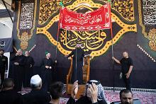 أهالي كربلاء يحيون شهادة الإمام الحسن العسكري (عليه السلام) عند مرقده الطاهر في سامراء