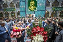وفدُ العتبة الحسينيّة يقدّم تهانيه بذكرى ولادة أبي الفضل العبّاس (عليه السلام) عند مرقده المبارك