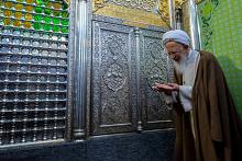 آية الله الشيخ عبد الله الجوادي الآملي يزور مرقد أبي الفضل العباس (عليه السلام)