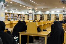 مكتبة أمّ البنين (عليها السلام) تنظّم مجلسًا عزائيًا وبرامج تثقيفية لزائراتها
