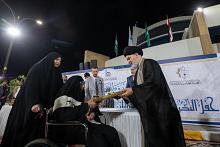 سماحة السيد الصافي يكرّم عددًا من عوائل الشهداء في ختام حفل تخرج بنات الكفيل التاسع