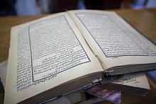 بعد إهمالها لسنواتٍ طوال: العتبةُ العبّاسية المقدّسة تُعيد الروح والحياة إلى المكتبة الشبّريّة