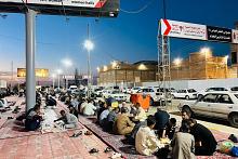 مجمع أبي الفضل العباس (عليه السلام) لخدمات الزائرين يقيم مأدبة إفطار للصائمين
