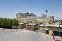 جامعة الكفيل تنشر السواد ولافتات الحزن بحلول ذكرى عاشوراء