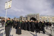 خَدمَة العتبتين المقدستين يُحيون ذكرى وفاة السيدة زينب (عليها السلام) عَبرَ موكب عزاء موحّد