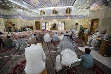 المؤمنون يشاركون بمحفل دعاء الندبة عند مقام الإمام المهدي (عجل الله فرجه)