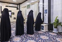 مكتب المتولّي الشرعيّ للشؤون النسوية يفتتح منفذاً لجمع التبرّعات للشعبين اللبناني والإيراني في مركز الصدّيقة الطاهرة
