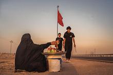 أم جواد وزائرو الأربعين.. قصة صبر وعطاء