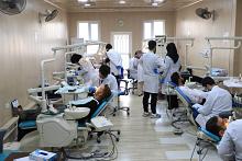 عيادات طب الأسنان بجامعة الكفيل تقدم خدماتها المجانية لنحو (350) مراجعًا يوميًّا