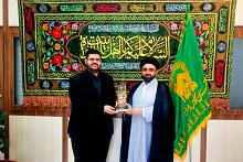 العتبةُ الرضويّة المقدّسة تحتفي برئيس قسم الدراسات القرآنيّة في جامعة أمّ البنين