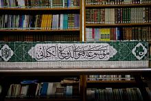 وفد مؤسسة الوافي يهدي مركز تراث سامراء نسخة من موسوعة فتوى الدفاع الكفائي