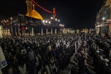 بالصور.. الزائرون يحيون ليلة الجمعة عند مرقد الإمامين العسكريين (عليهما السلام) في سامراء