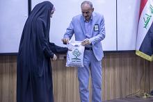 جامعة العميد تكرم طالباتِها المرتديات للعباءةِ الزينبية