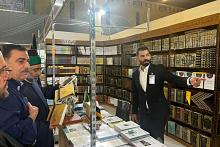 الأمين العام للعتبة العباسية يطلع على جناح العتبة المقدسة في معرض الكتاب الدولي التاسع